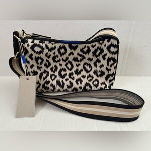 NWT 🌟 Rothy’s “The Casual Crossbody” Bag (Sandy Cat)